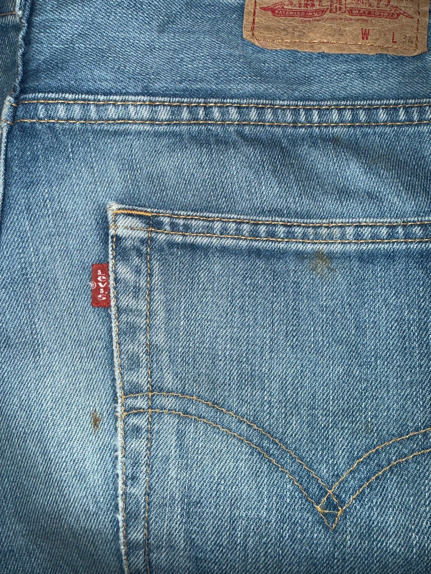 Levi 516 Jeans ( 35" x 34" )