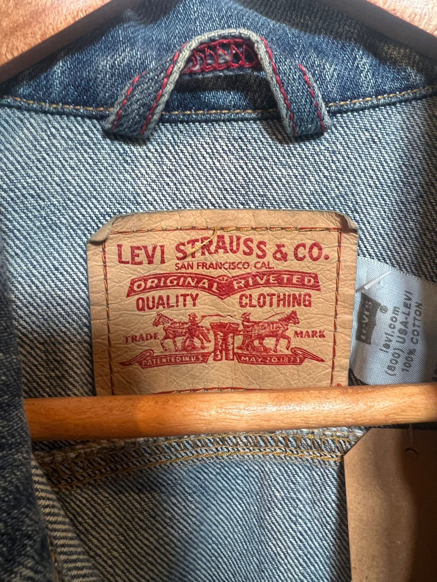 Levi Women's Blue Denim Jacket (Size L)