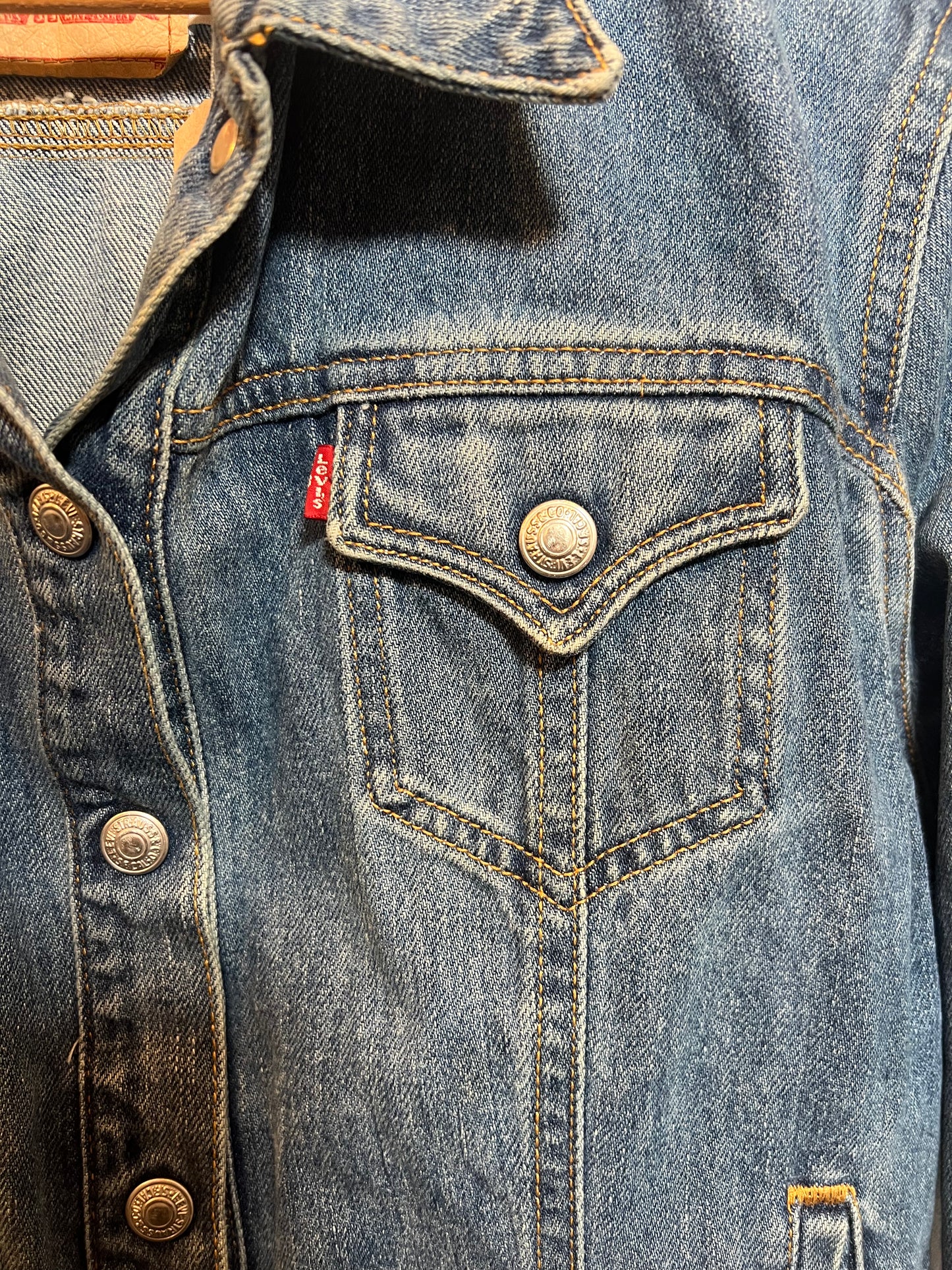 Levi Women's Blue Denim Jacket (Size L)