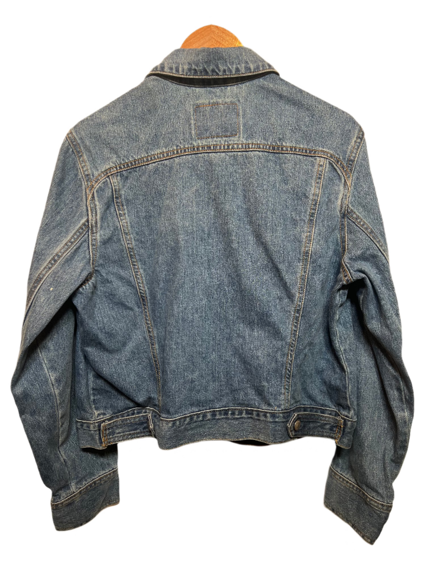 Levi Women's Blue Denim Jacket (Size L)