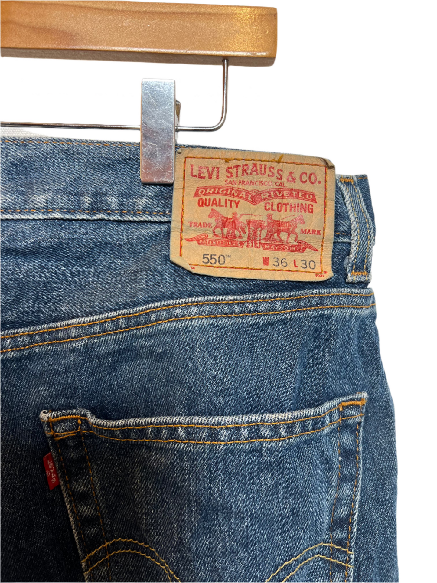Levi 550 Blue Jeans (36x30)