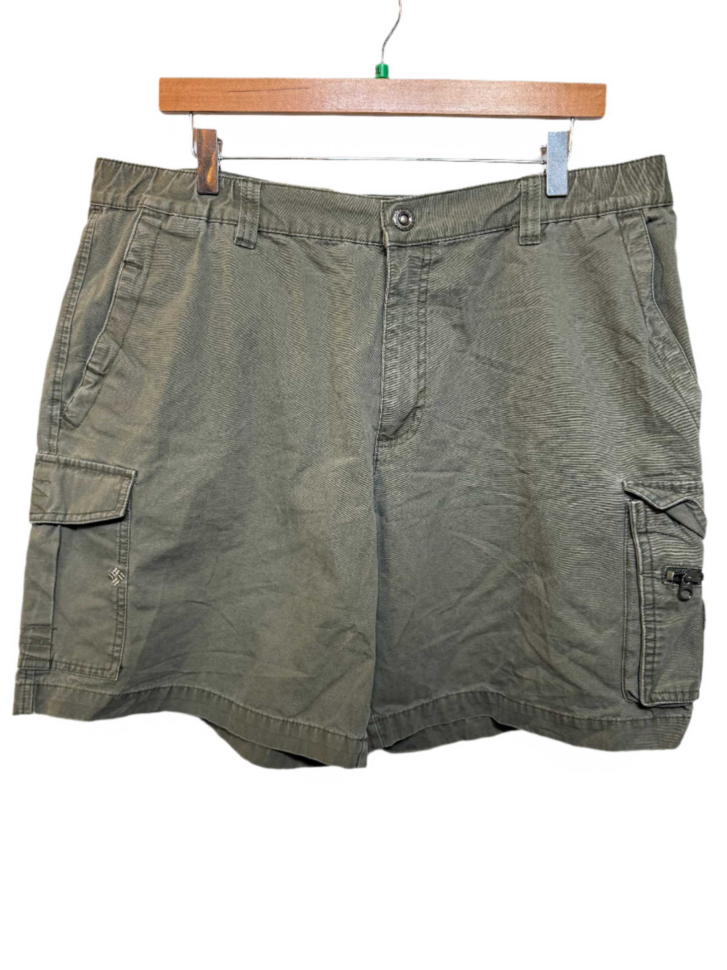 Columbia Mens Green Cargo Shorts (Size L)