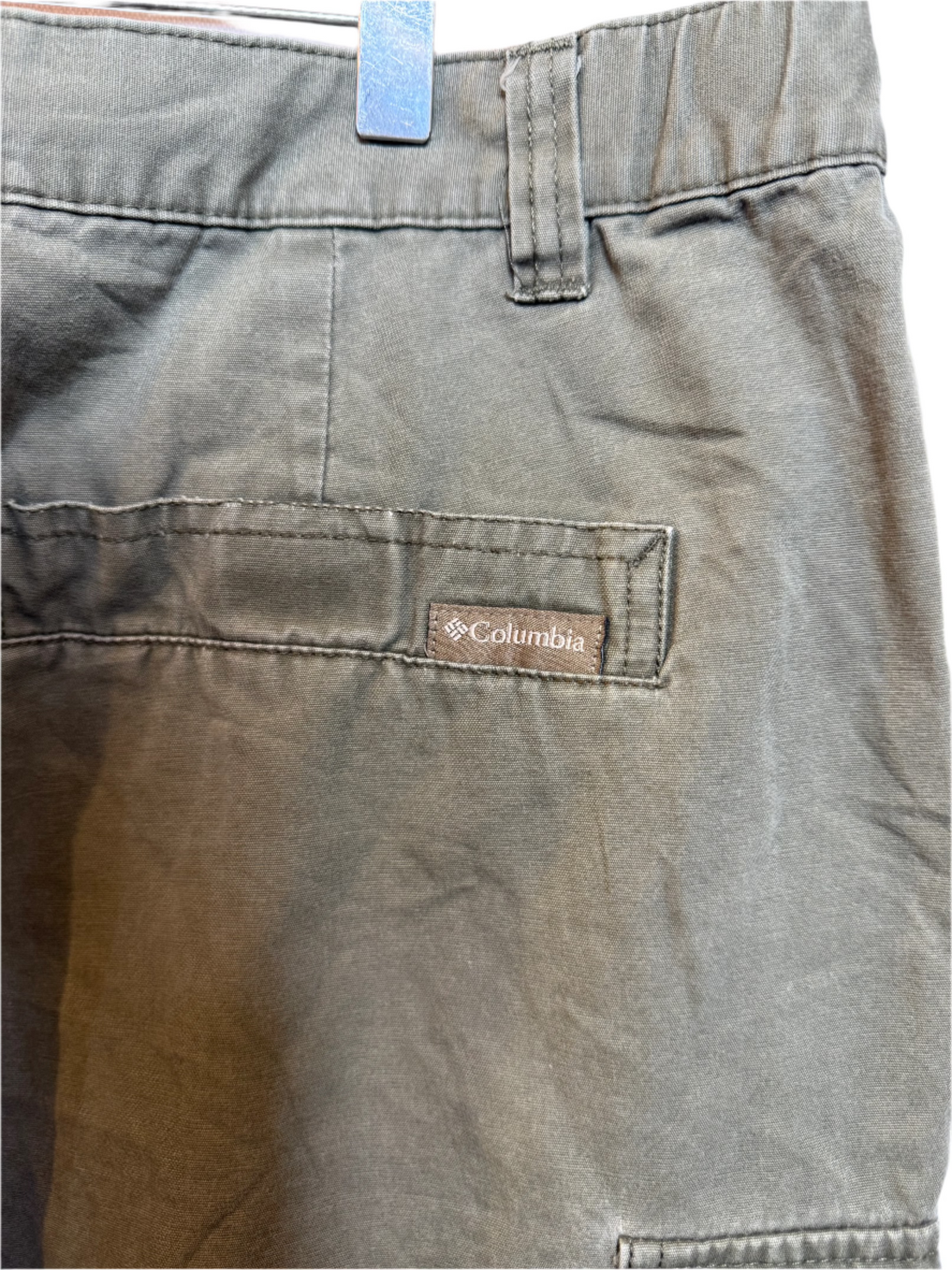 Columbia Mens Green Cargo Shorts (Size L)