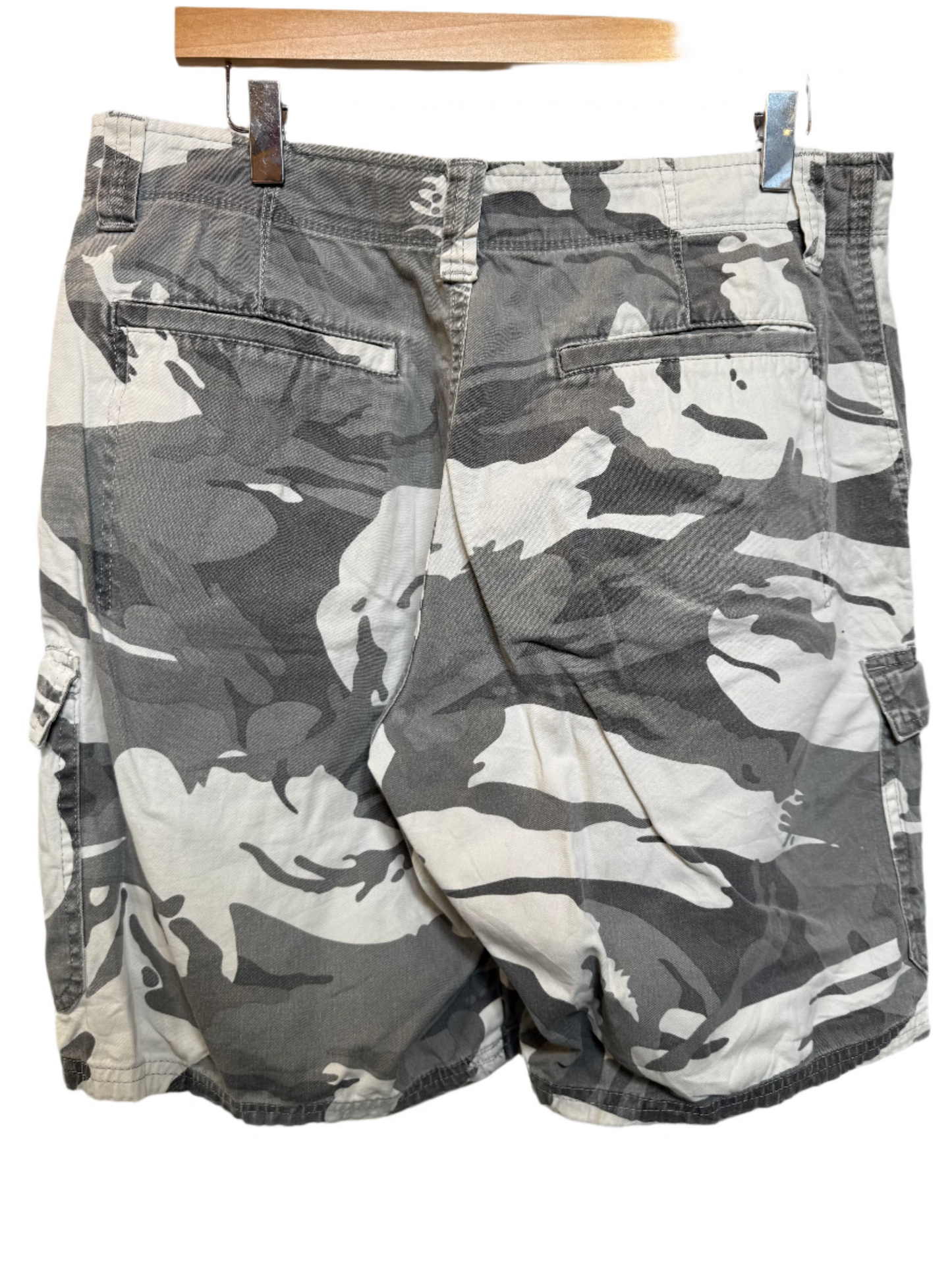 Wrangler Mens Arctic Camo Cargo Shorts (Size L)