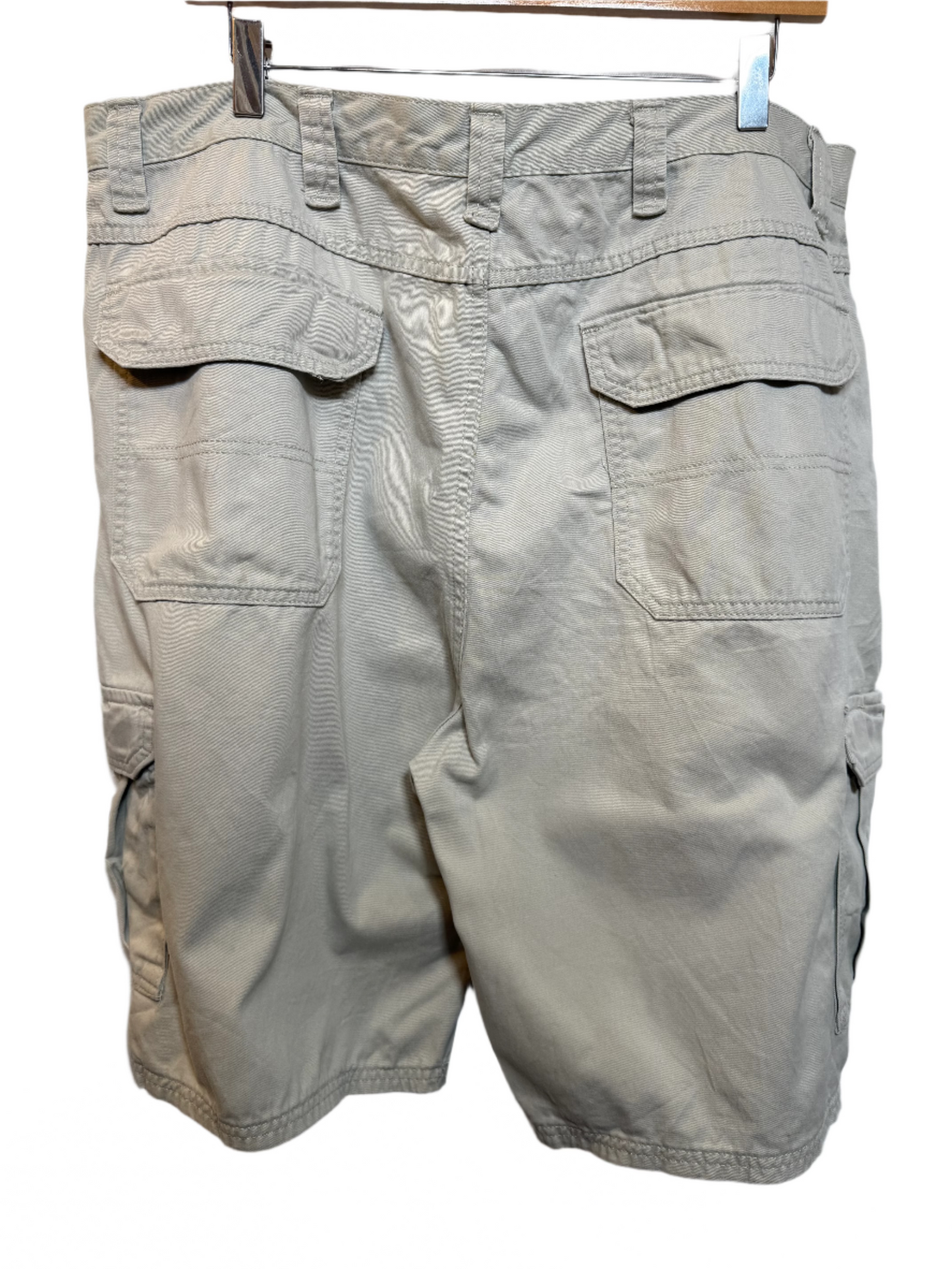 Wrangler Mens Cream Cargo Shorts (Size XXL)