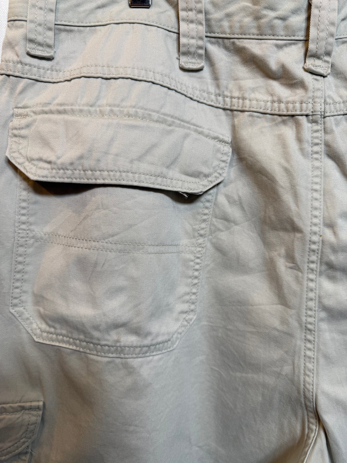 Wrangler Mens Cream Cargo Shorts (Size XXL)