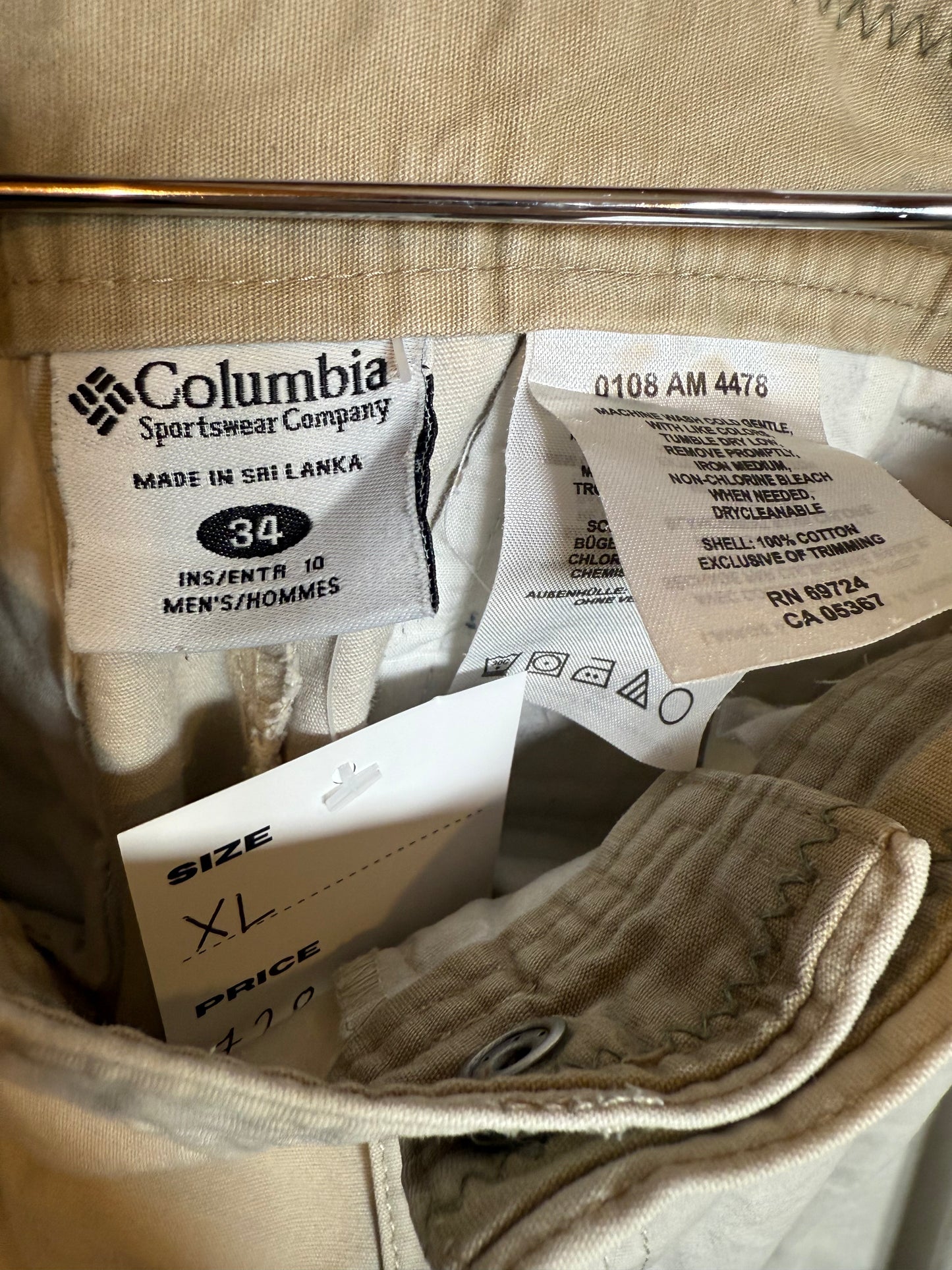 Columbia Mens Cream Cargo Shorts (Size XL)
