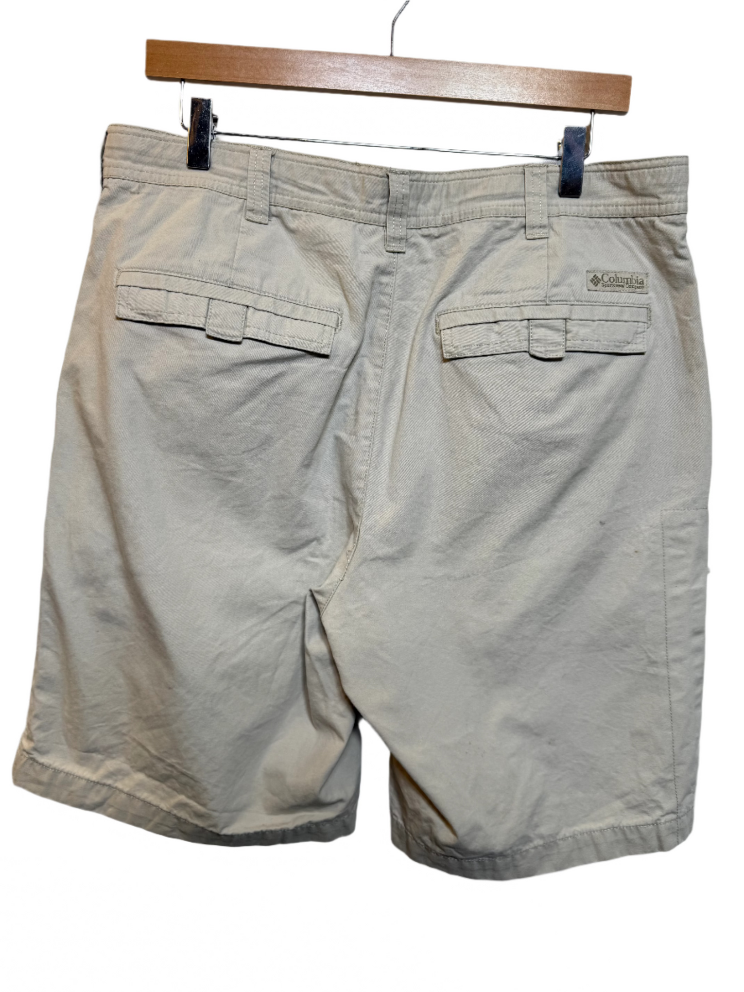 Columbia Mens Cream Cargo Shorts (Size XL)