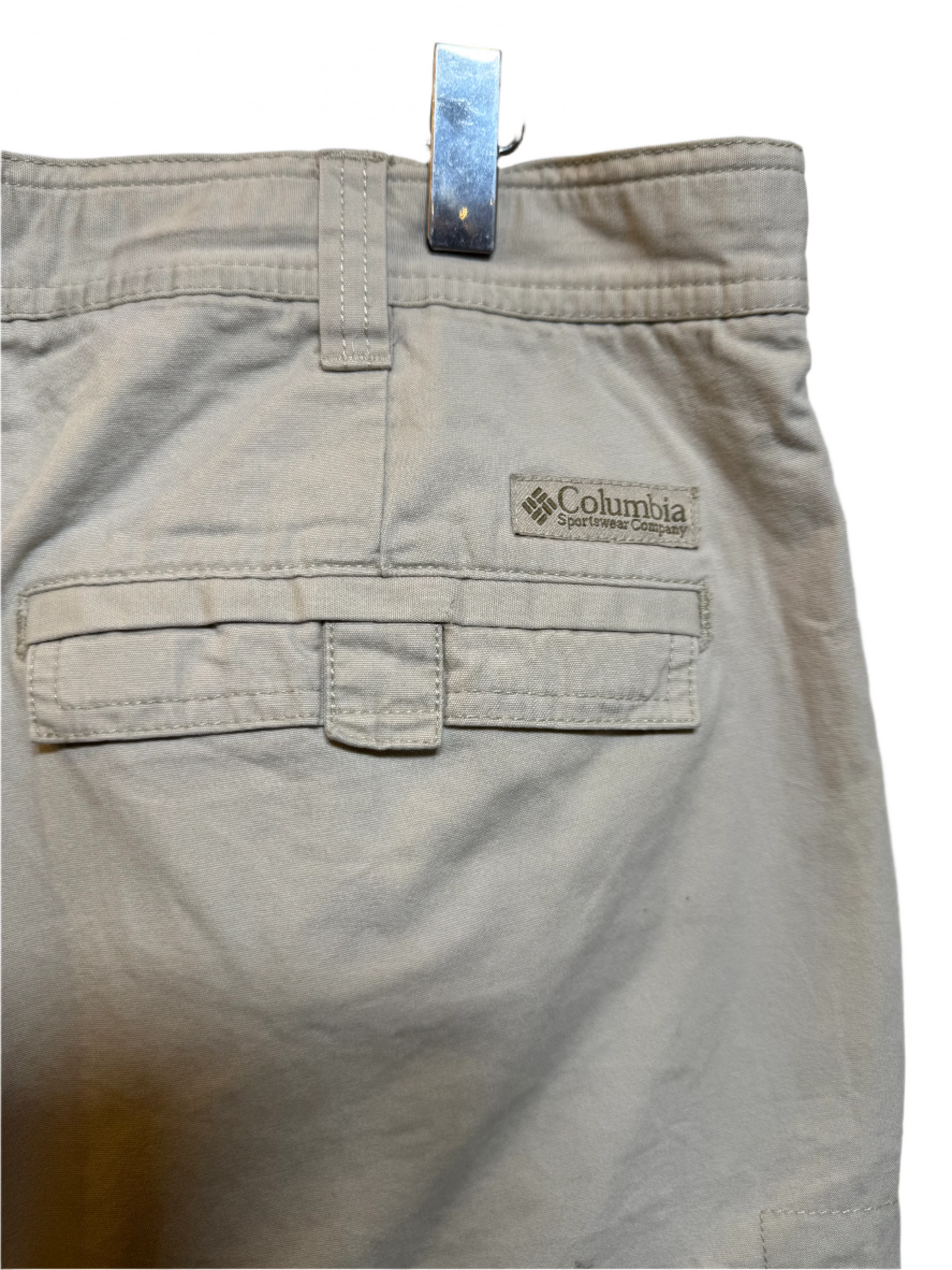 Columbia Mens Cream Cargo Shorts (Size XL)