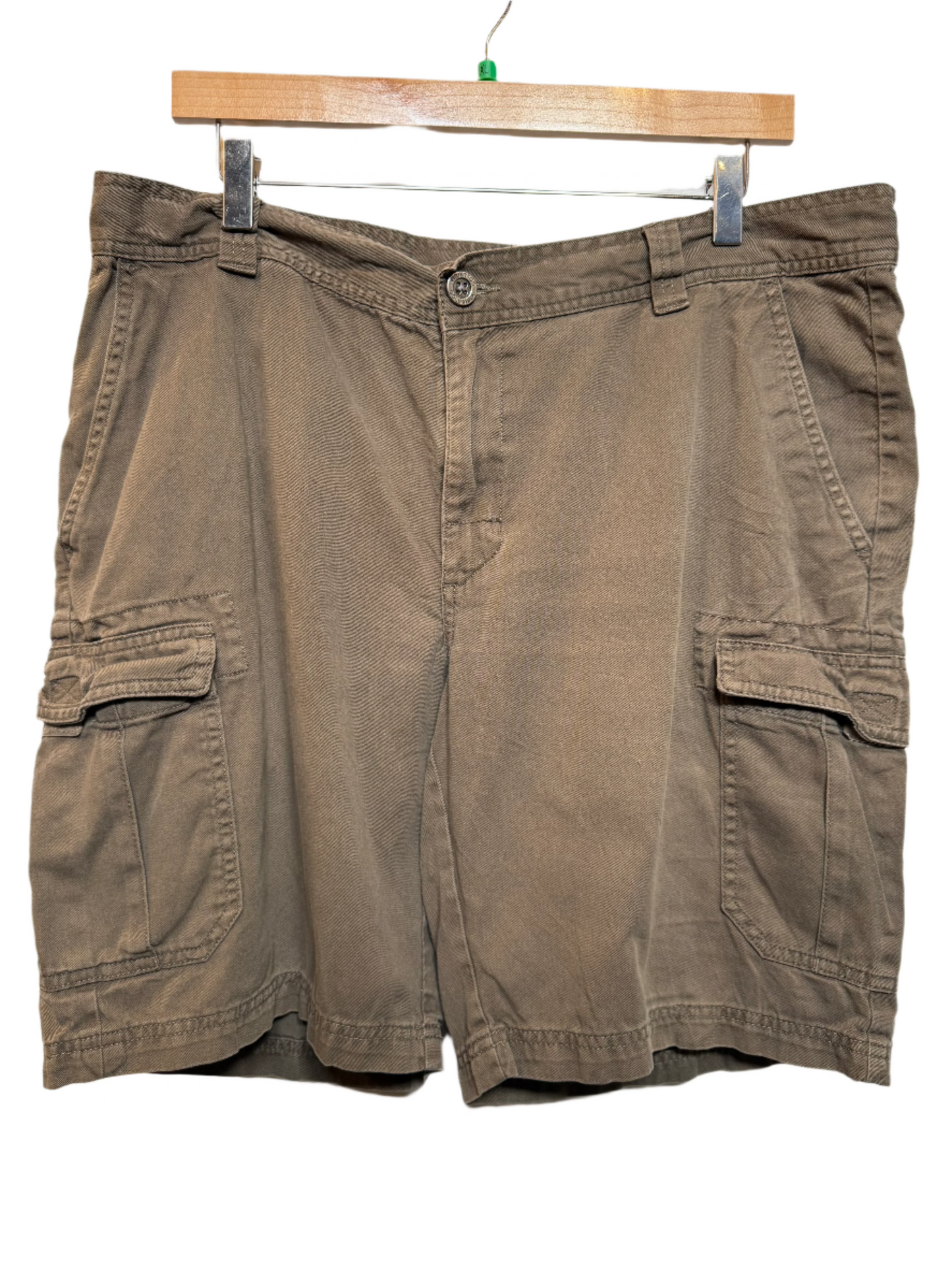 Columbia Mens Green Cargo Shorts (Size XL)