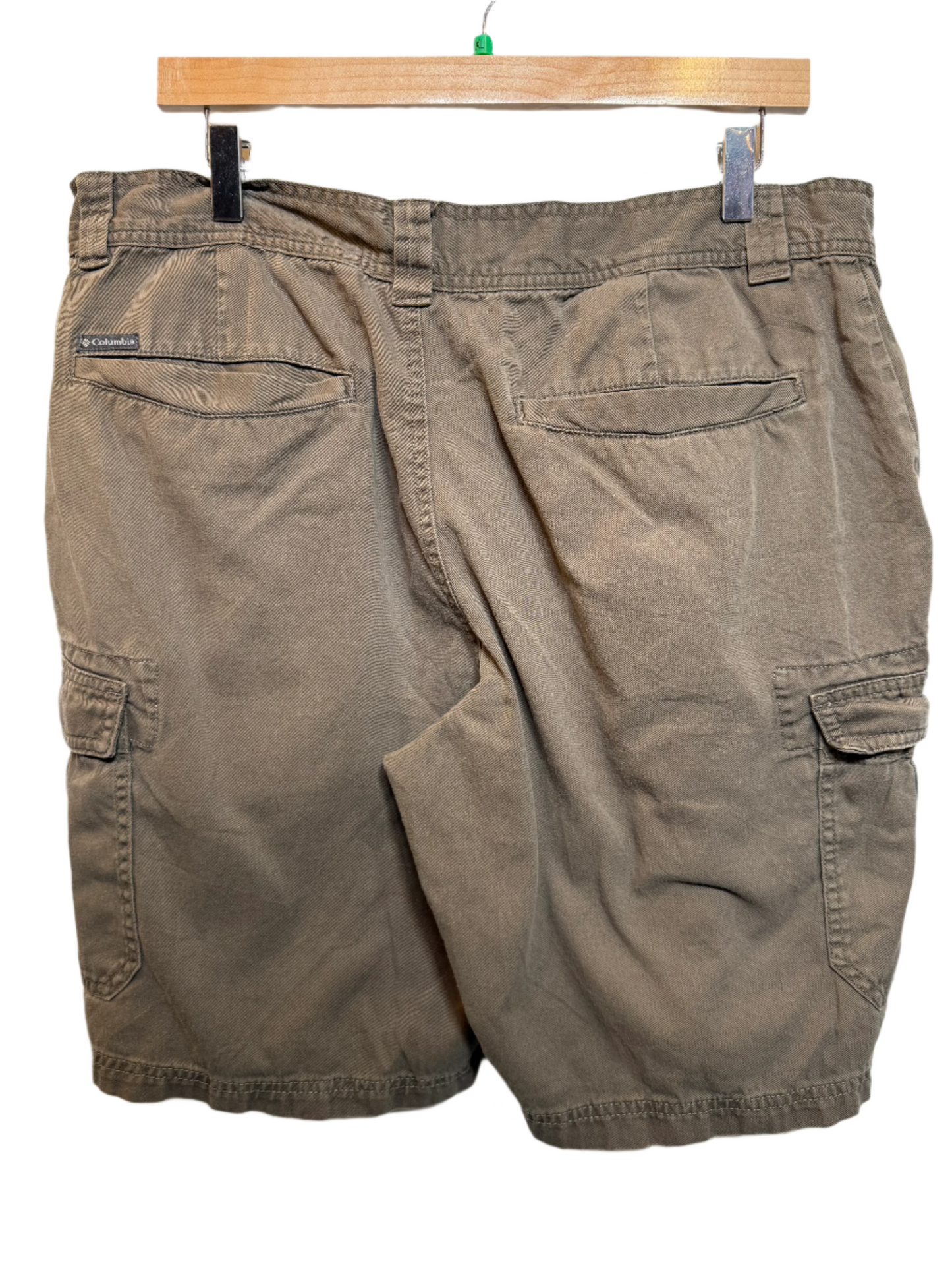 Columbia Mens Green Cargo Shorts (Size XL)