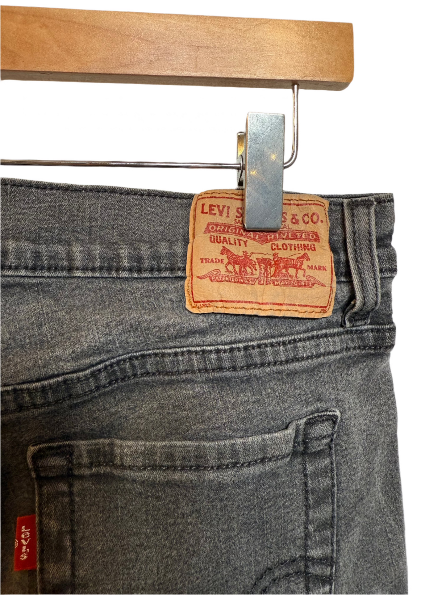 Levi 512 Black Jeans (34x33)