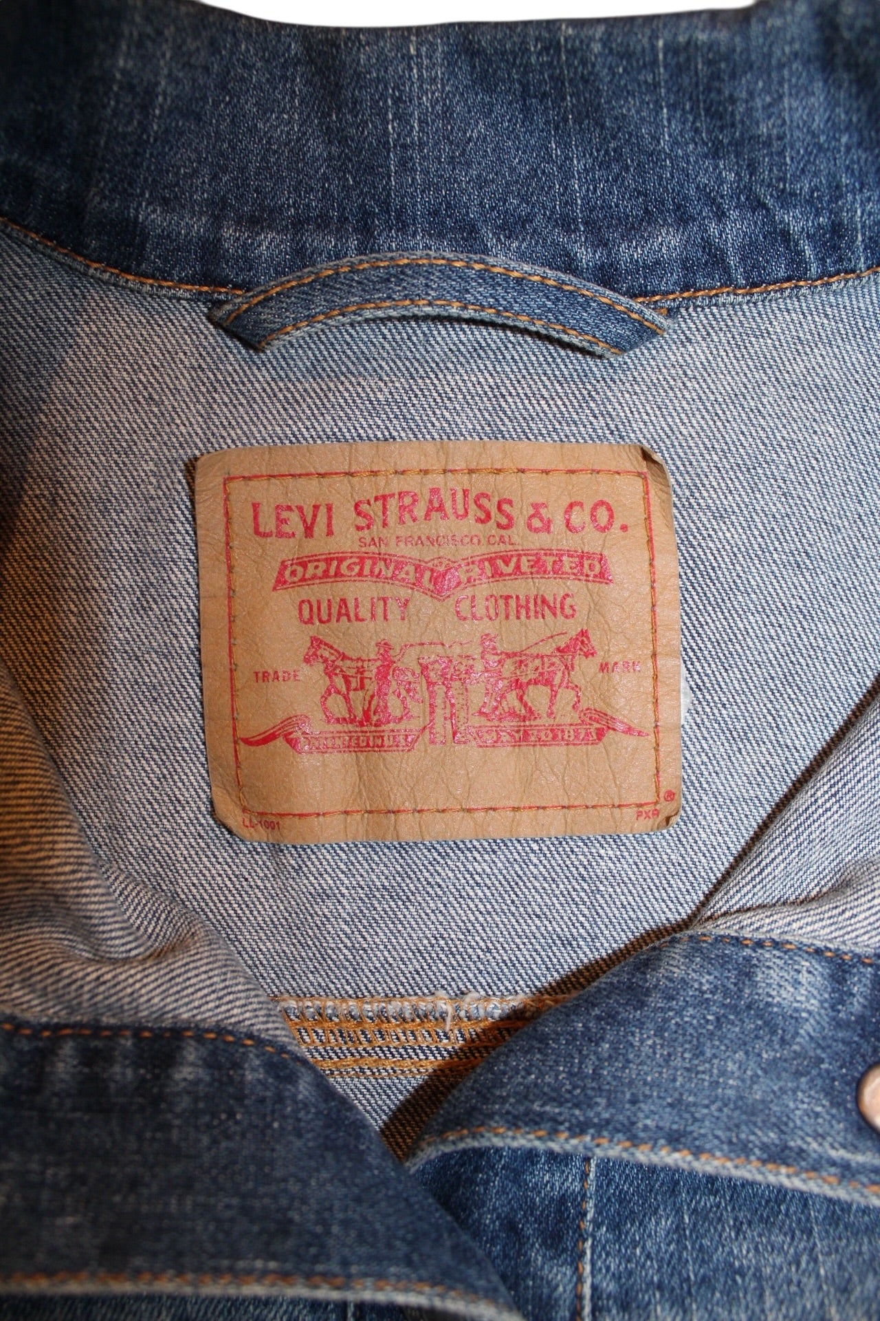 Levi Denim Jacket  ( Size XL )
