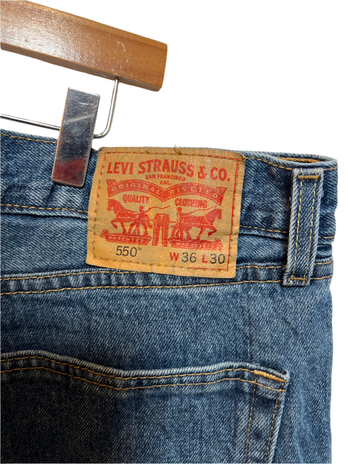 Levi 550 Blue Jeans (36x30)