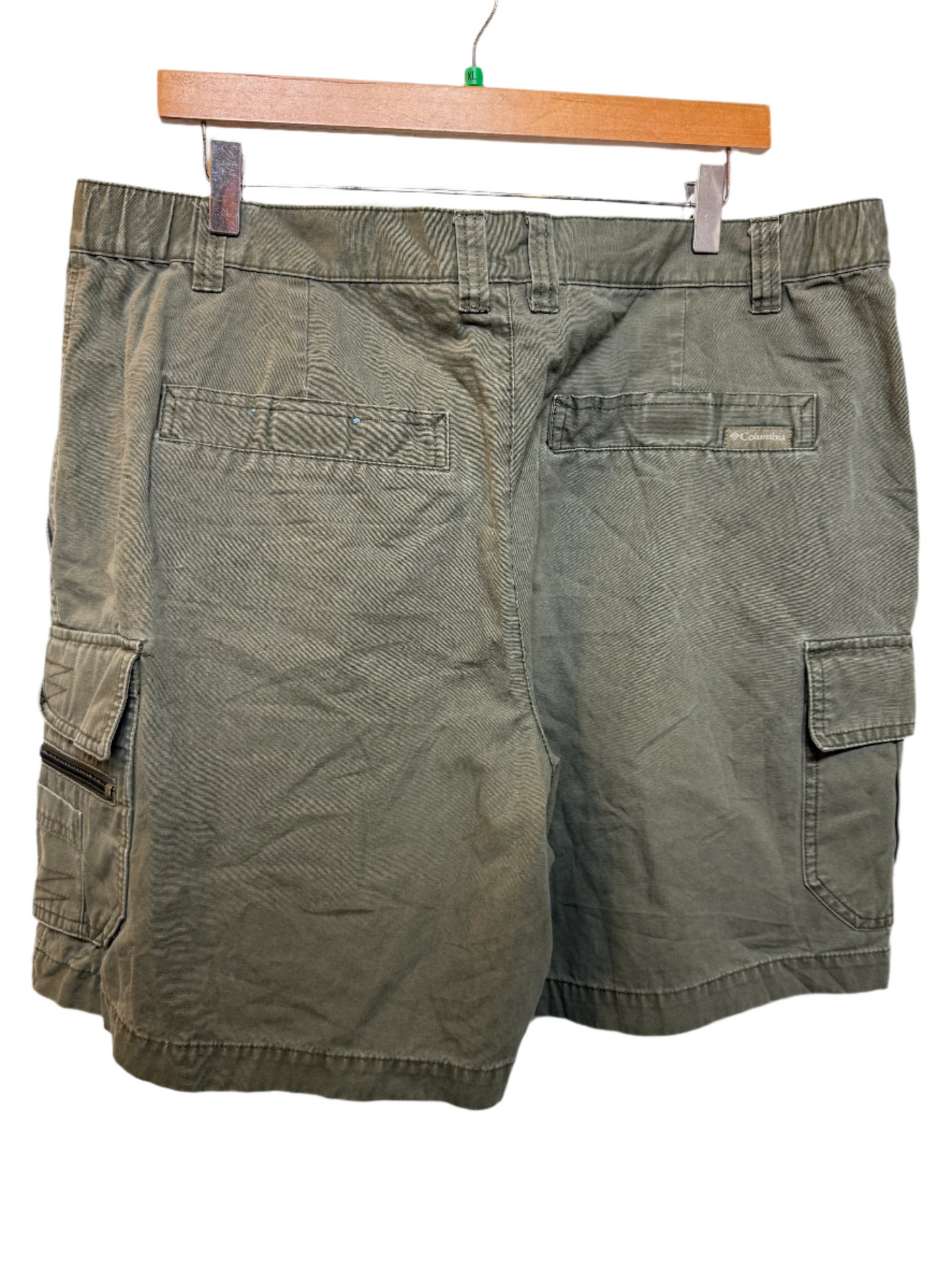 Columbia Mens Green Cargo Shorts (Size L)