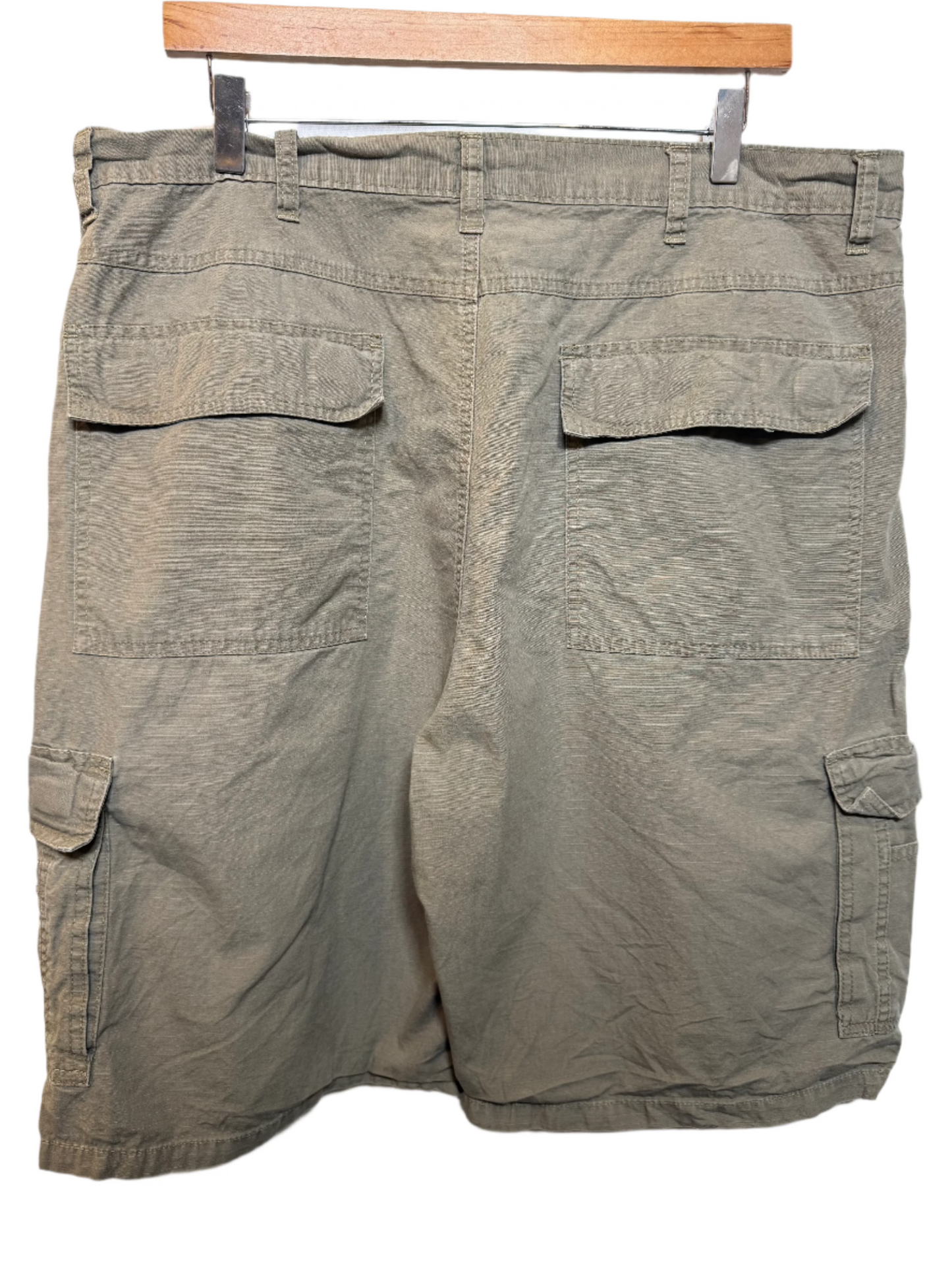 Wranglers Mens Green Cargo Shorts (Size XL)