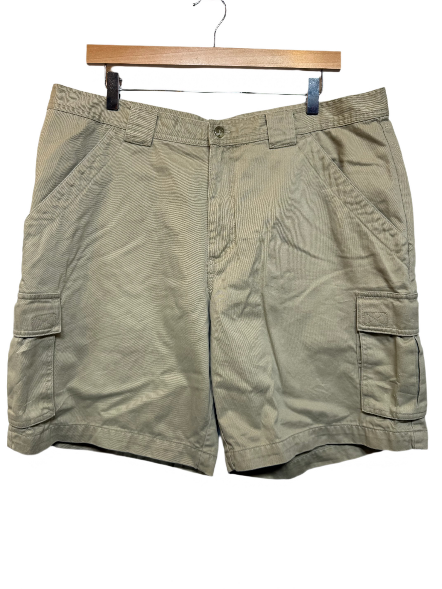 Columbia Mens Tan cargo Shorts (Size XL)