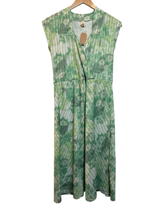 Debreceni Ruhagyár Women's Green Floral Dress (Size L)